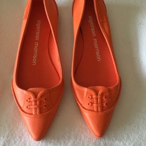 SIGERSON MORRISON ORANGE POINTED TOE RUBBER FLAT
